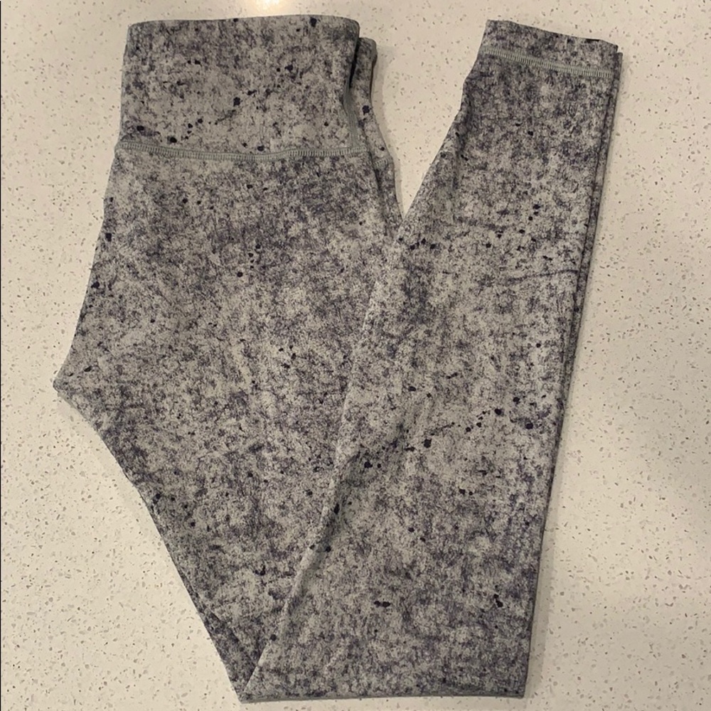 NWOT lululemon sz6 MID RISE lux 28” wunder under